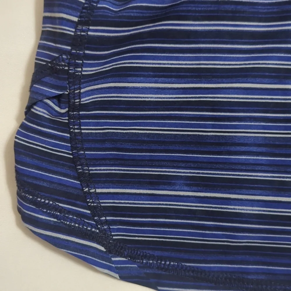 Athleta Ready Set Go 2 in 1 Shorts, Color Navy/Black Size S